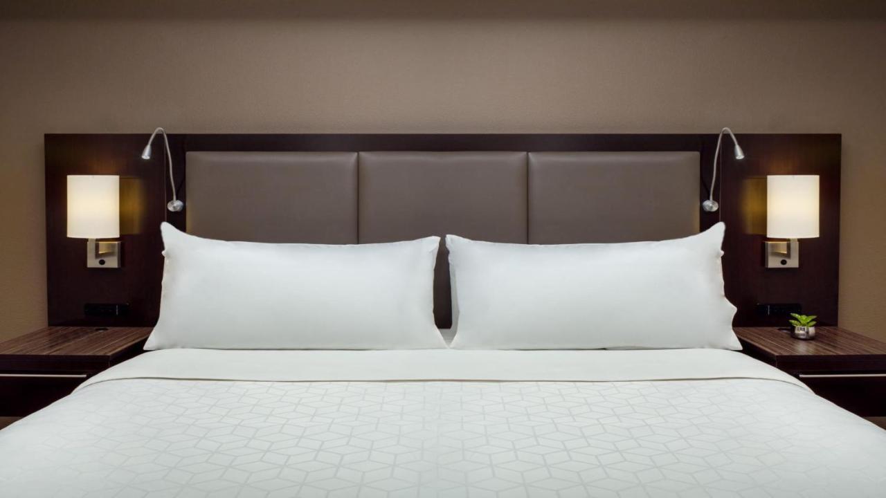 Holiday Inn And Suites Phoenix Airport North By Ihg Extérieur photo